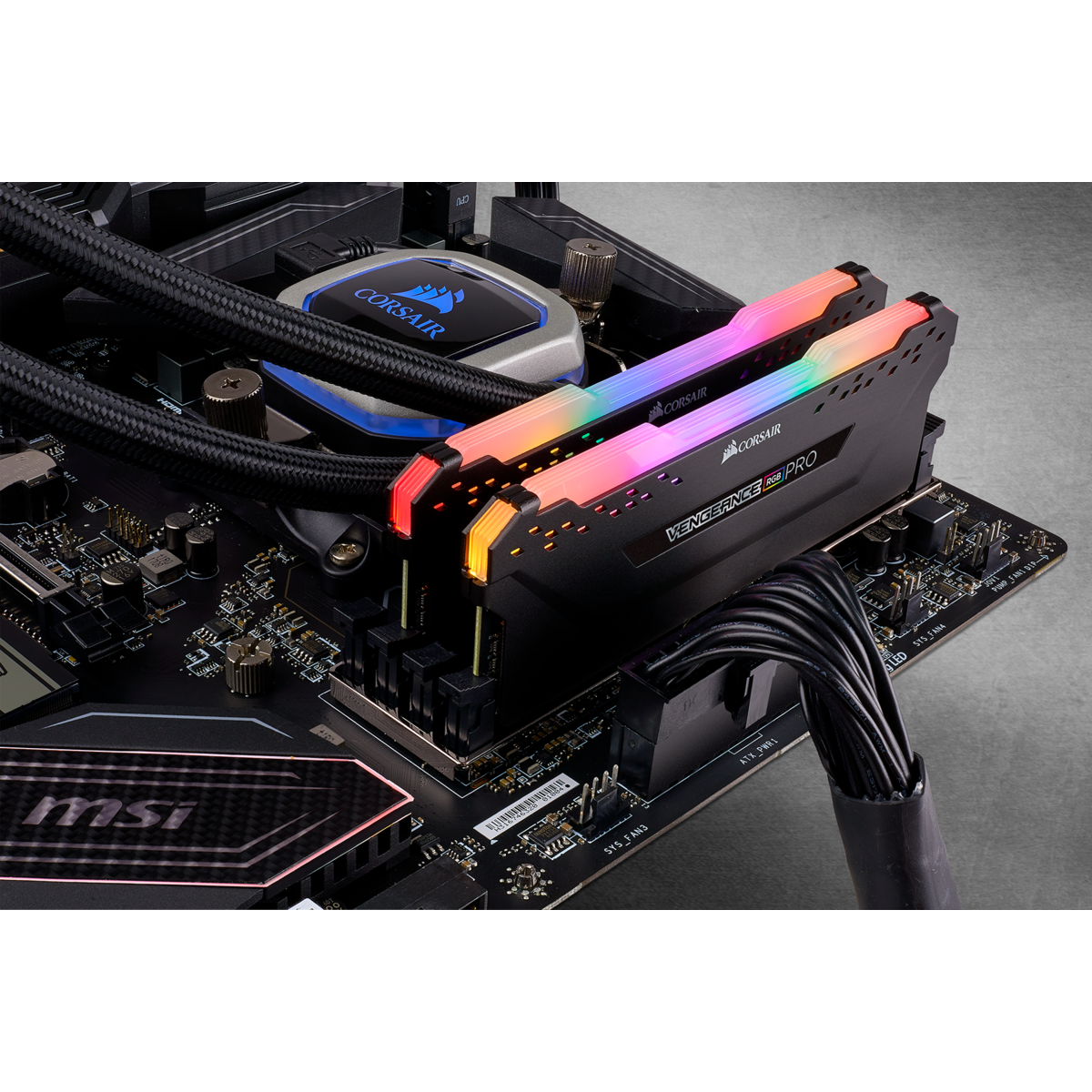 ז. לנייח Corsair 32GB 2X16 DDR4 3600MHZ CL18 Vengeance RGB